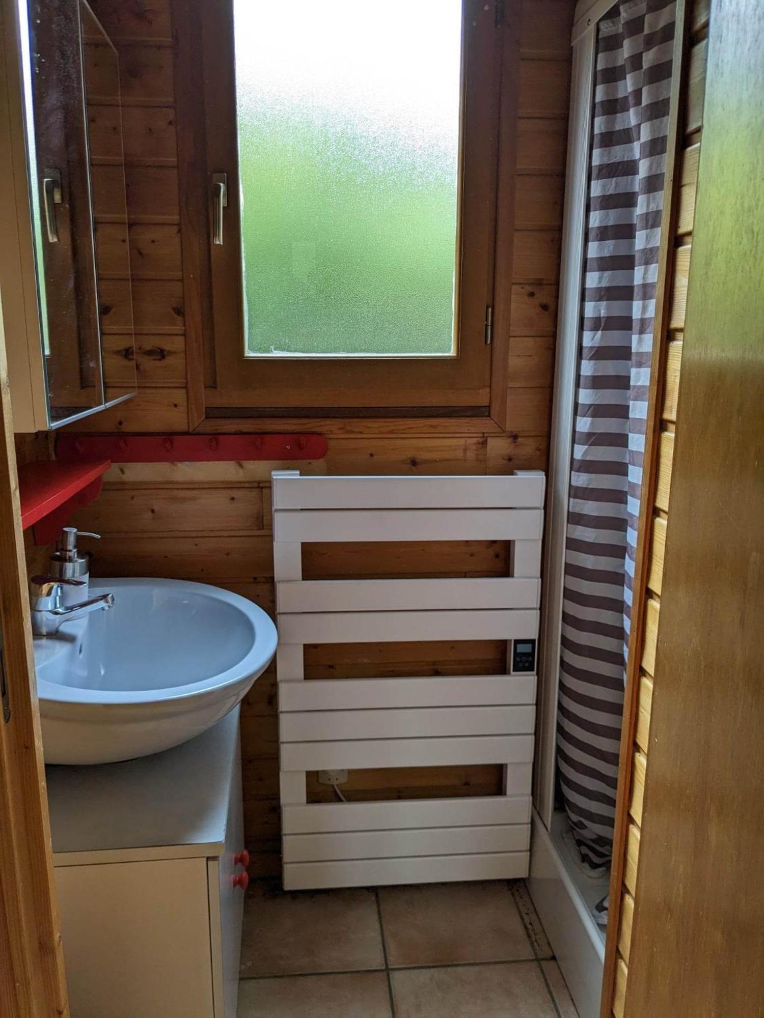 Les Chalets De La Vigne Grande Saint-Floret Luaran gambar