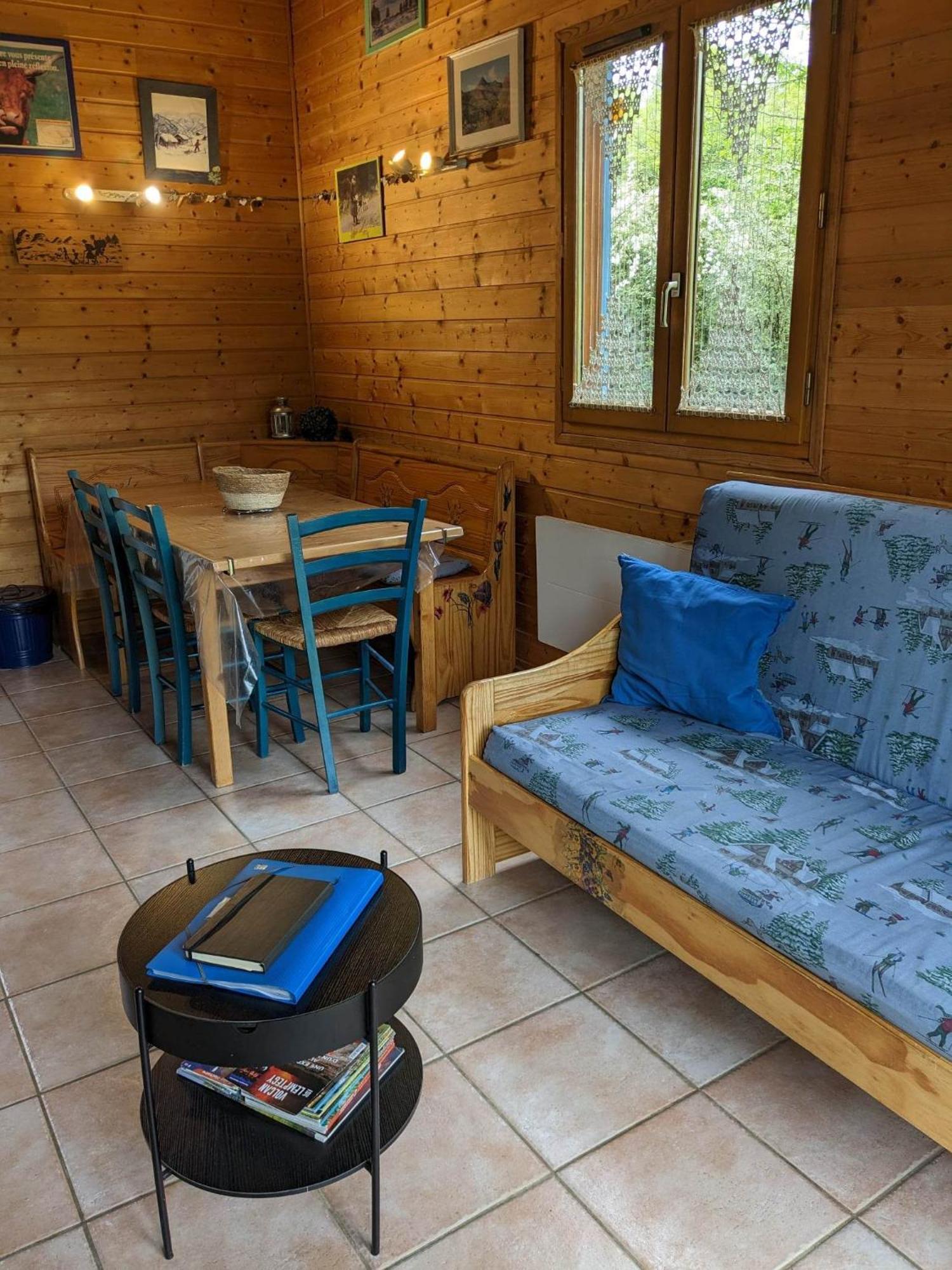 Les Chalets De La Vigne Grande Saint-Floret Luaran gambar