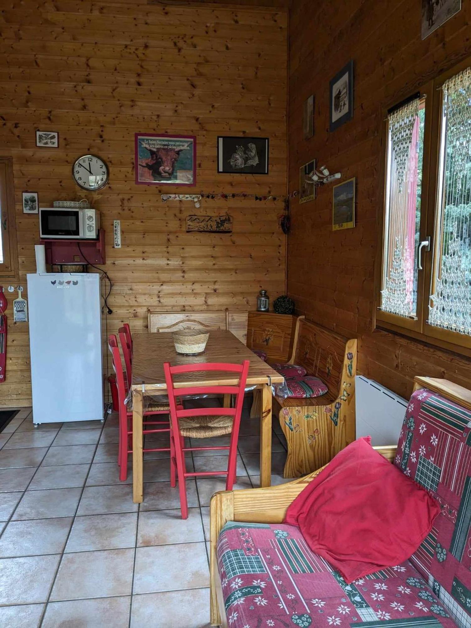 Les Chalets De La Vigne Grande Saint-Floret Luaran gambar