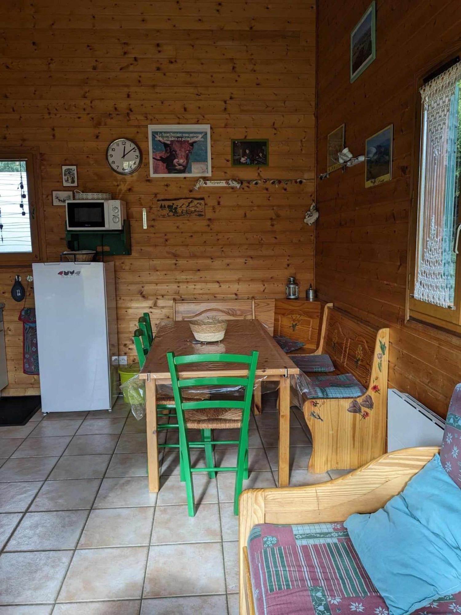 Les Chalets De La Vigne Grande Saint-Floret Luaran gambar